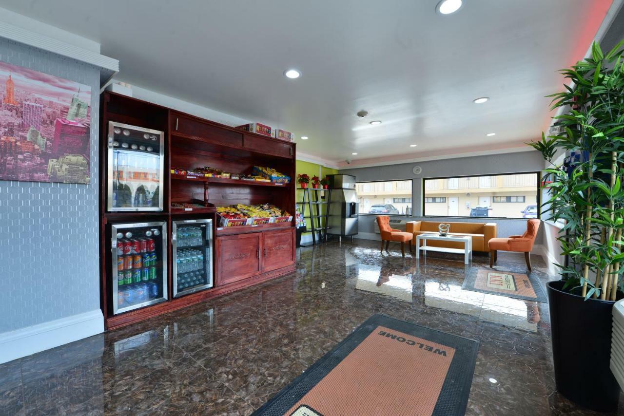 Hotel At 2*