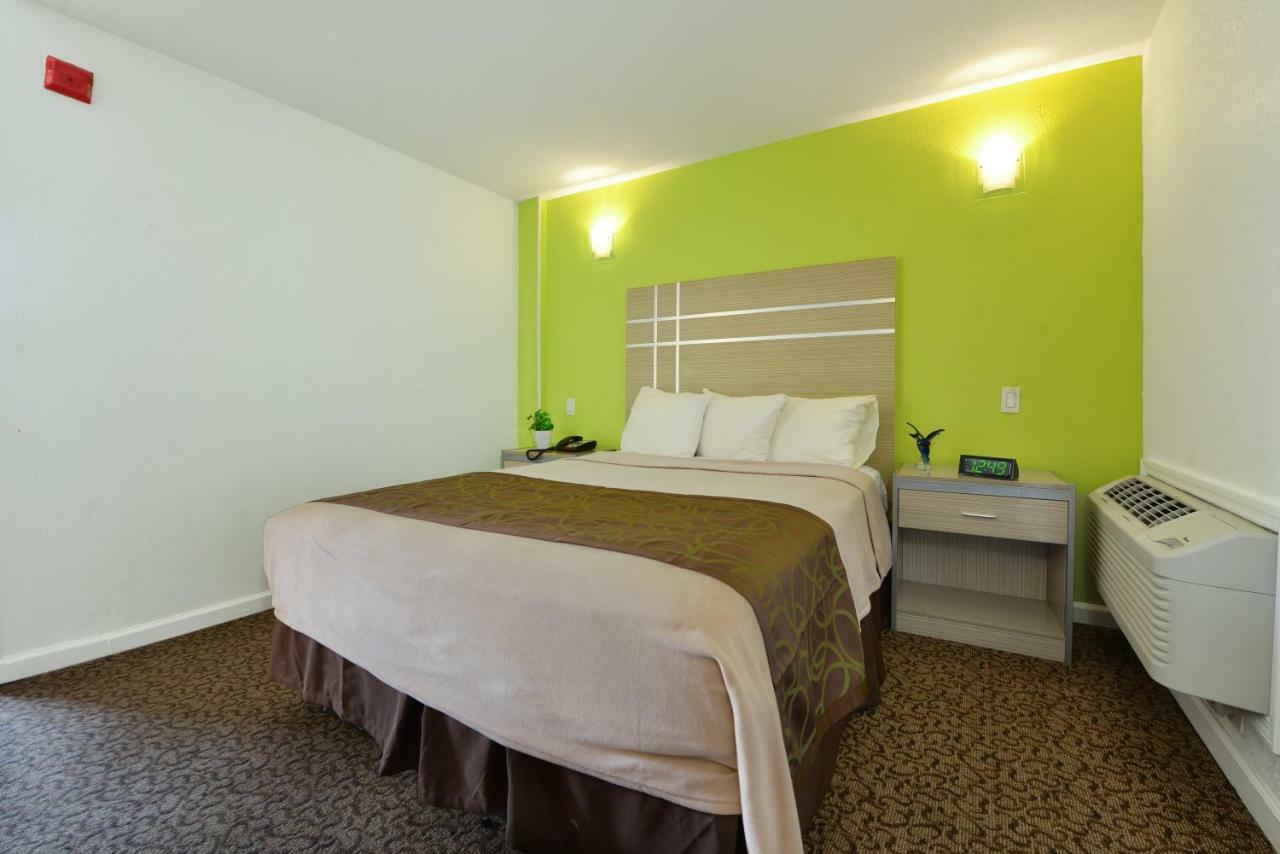 Hotel At